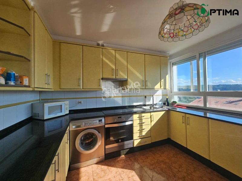 Foto fe528504-8805-4662-80c3-6f78f3a3a3a9. Rent flat in Ensanche - Sar Santiago de Compostela