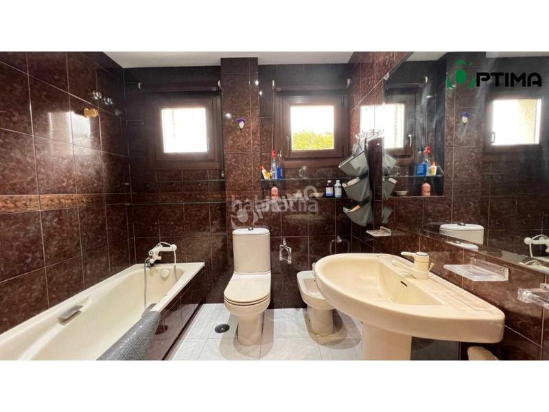 Foto 445d592f-9578-4854-99e3-04dbbee5bac3. Chalet mit parking in Boqueixón