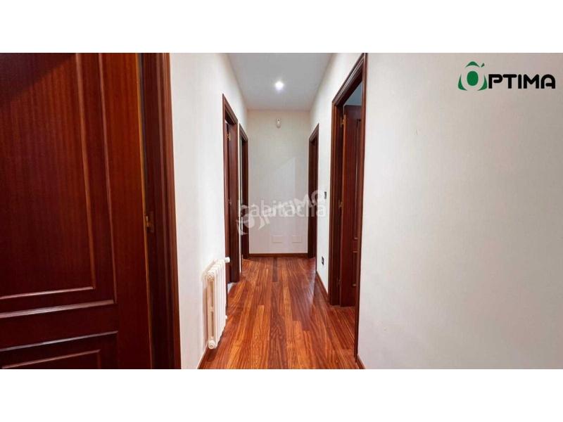 Foto 586d9f15-fa94-4541-83b7-f87264331f9f. Chalet mit parking in Boqueixón