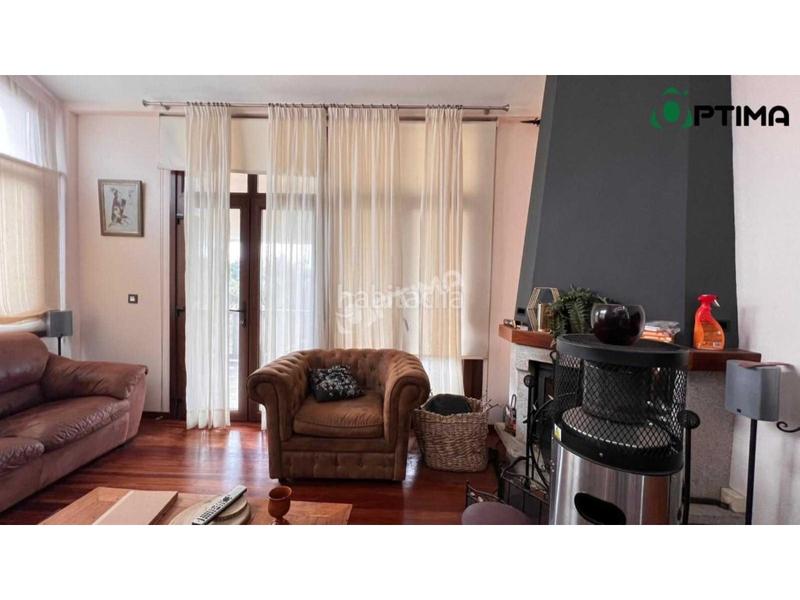 Foto 661b3c11-a077-4b2a-b4cc-1d8936af499f. Chalet mit parking in Boqueixón