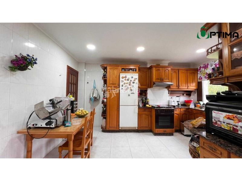 Foto 9947f487-f8fb-44fd-9f29-06a33322f9f6. Chalet mit parking in Boqueixón