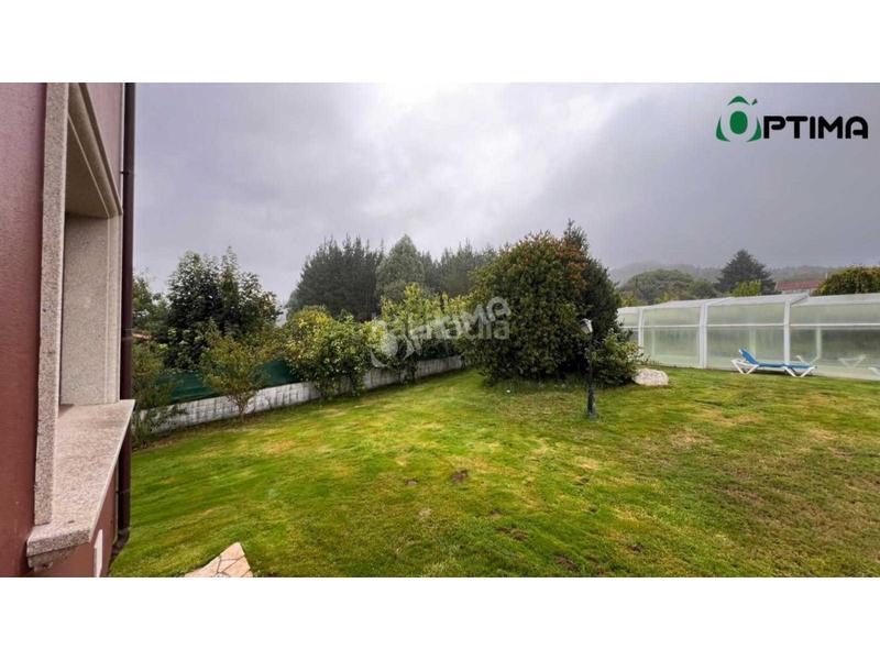 Foto beb0b301-4445-4ddb-9d30-89f144cec343. Chalet mit parking in Boqueixón