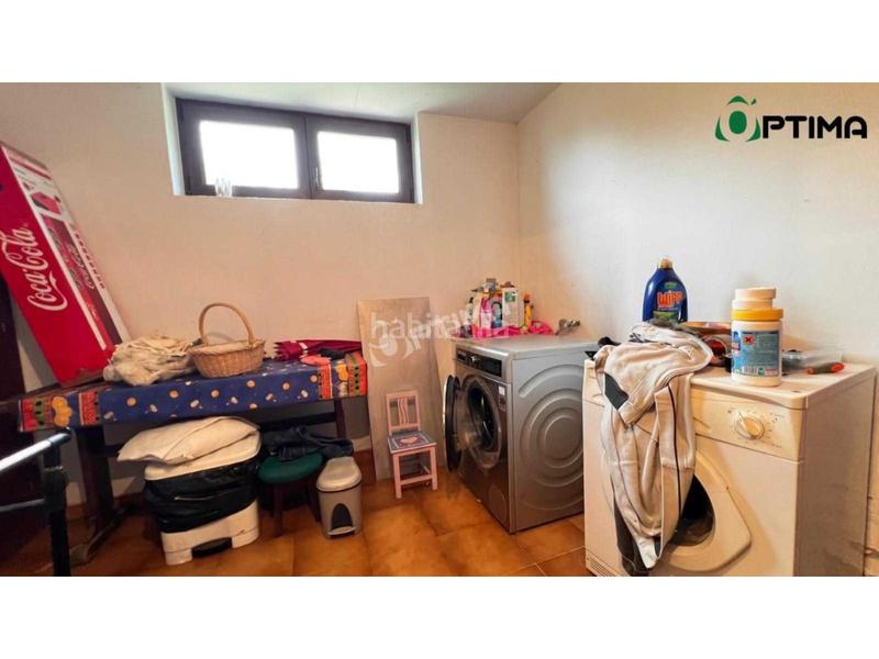 Foto c6eb2353-f7ae-4fdd-9708-3f436f20bf41. Chalet mit parking in Boqueixón