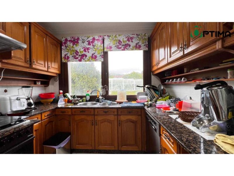 Foto ca68e075-0ea2-4e4c-b627-e0f817ae02b3. Chalet mit parking in Boqueixón