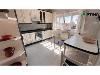 Chalet en Muros. Venta de casa con jardín y negocio en esteiro, muros
