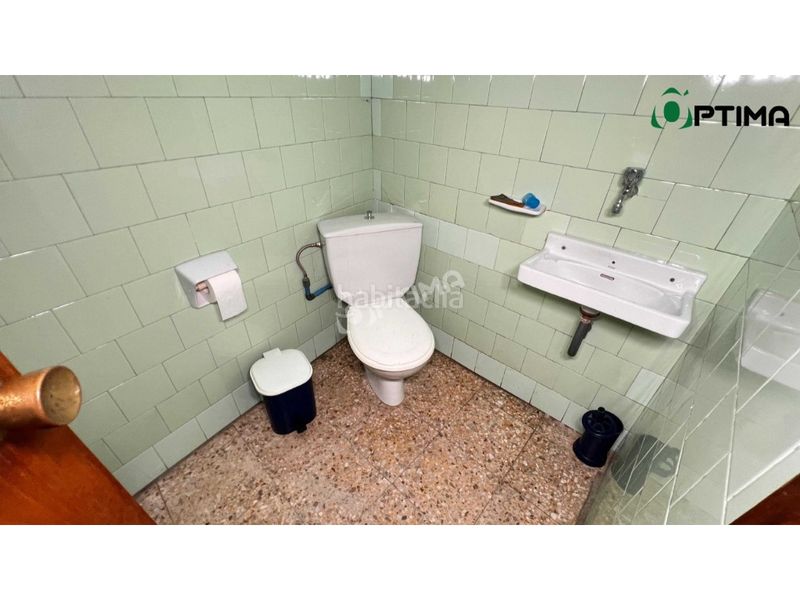 Foto a00764fe-a3aa-4fd7-a290-1b0e21531434. Locale commerciale in Estrada (A)