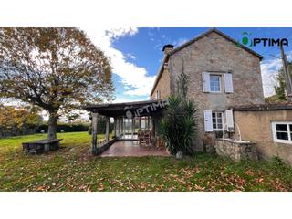 Xalet a Bugallido. Se vende encantador chalet independiente en lugar outeiro, bugal