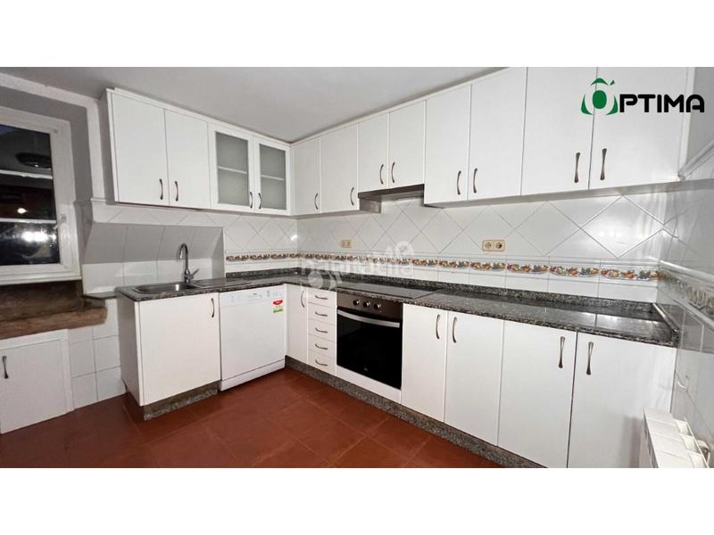 Foto 24e07565-a7eb-4b17-947a-a7787aa5d43f. Chalet se vende encantador chalet independiente en lugar outeiro, Bugallido a solo 10 minutos de santiago en Ames