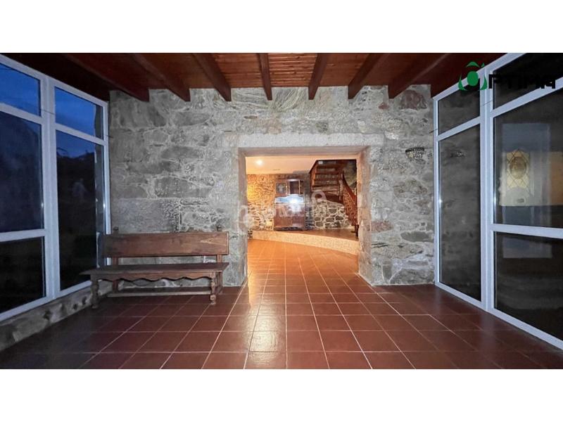 Foto 27fe1af0-195c-45ae-ad64-dc60e8434098. Chalet se vende encantador chalet independiente en lugar outeiro, Bugallido a solo 10 minutos de santiago en Ames