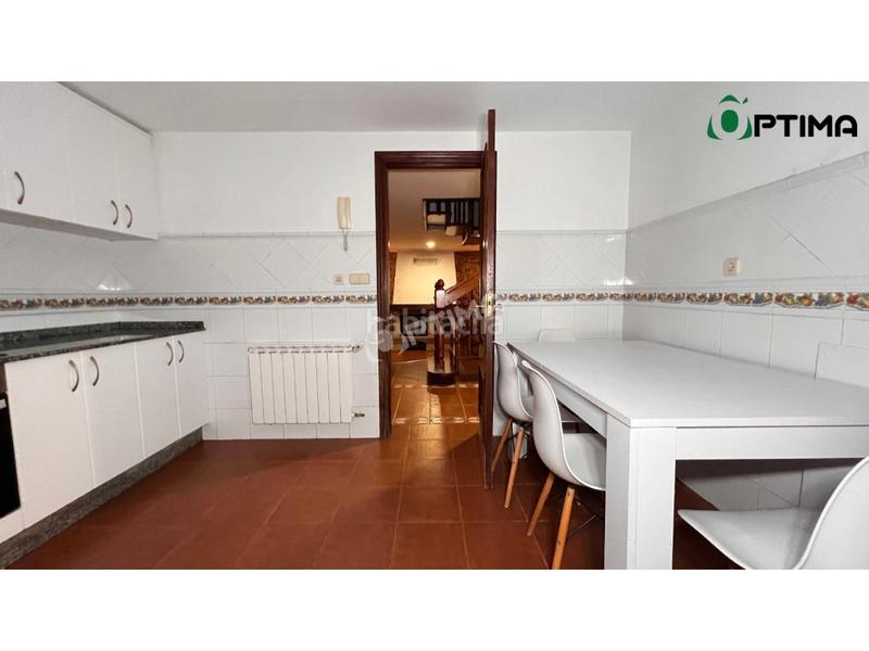 Foto 2f1418a3-f3eb-4944-83b0-75c4c3982bf5. Chalet se vende encantador chalet independiente en lugar outeiro, Bugallido a solo 10 minutos de santiago en Ames