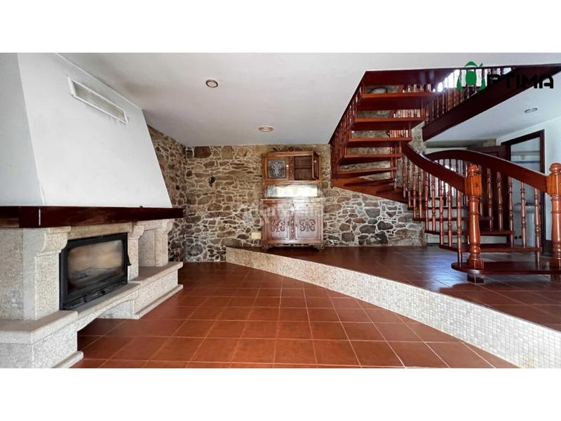 Foto 49f11fc6-fe23-423b-a77e-6acdb8245d25. Chalet se vende encantador chalet independiente en lugar outeiro, Bugallido a solo 10 minutos de santiago en Ames