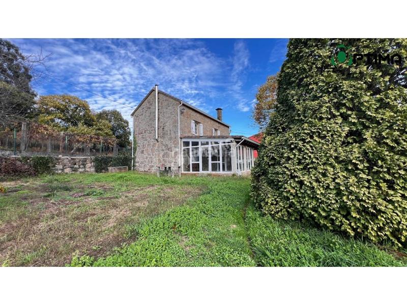 Foto a86e2bd0-fdbd-40a4-98a1-d7cf5050d7c9. Chalet se vende encantador chalet independiente en lugar outeiro, Bugallido a solo 10 minutos de santiago en Ames