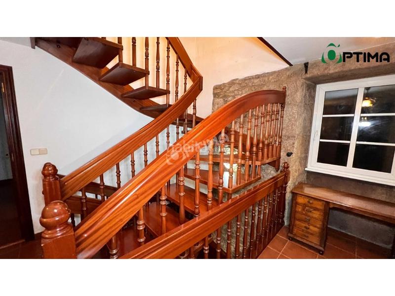 Foto afa1fd5a-74c7-491b-820b-cc0943887cb4. Chalet se vende encantador chalet independiente en lugar outeiro, Bugallido a solo 10 minutos de santiago en Ames