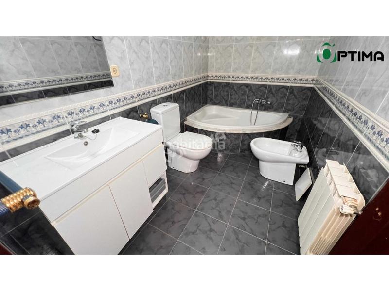 Foto b5d1a931-a85a-4a01-9dcc-566708819580. Chalet se vende encantador chalet independiente en lugar outeiro, Bugallido a solo 10 minutos de santiago en Ames