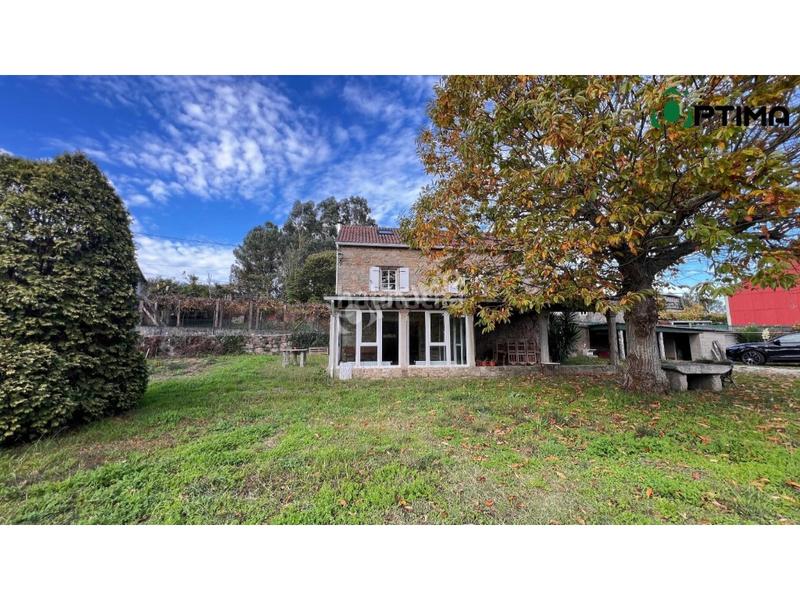 Foto f9fedd93-0fc7-4e6b-8b91-d4fa5c17eac3. Chalet se vende encantador chalet independiente en lugar outeiro, Bugallido a solo 10 minutos de santiago en Ames