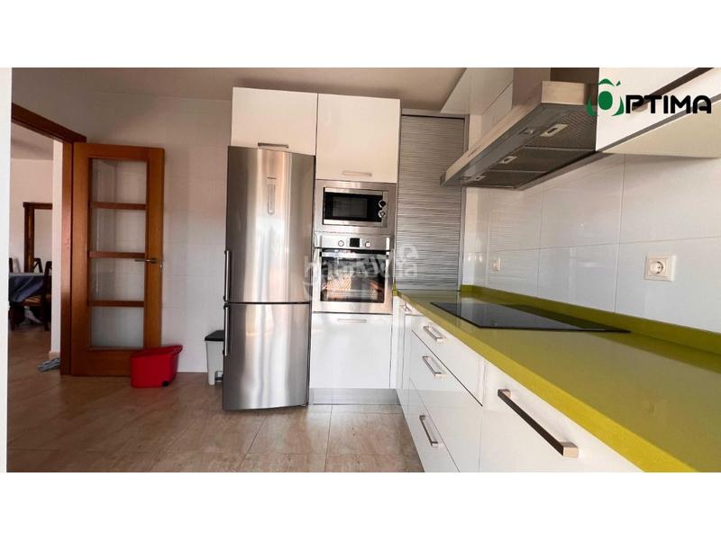 Foto 479459f9-545b-488b-ac47-e2fd2d60ffc0. Piso  en venta en Castiñeiras rua fonte seca en Ribeira