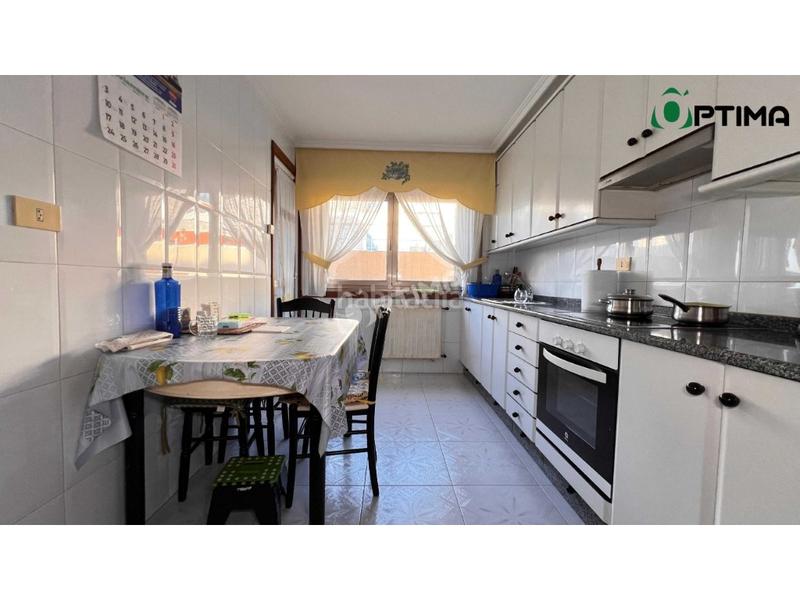 Foto 9af6cd35-75e4-434b-9925-1d0bd6c59e1d. Appartement avec parking dans Agra del Orzán - Ventorrillo Coruña (A)