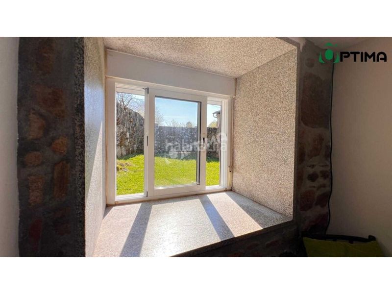 Foto 2c99d2de-3d5b-47d5-88aa-b7cd6ee010d8. Casa amb aparcament a Silleda