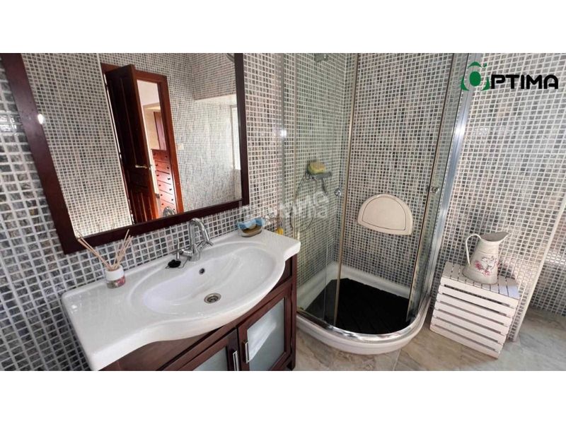 Foto 33cfd303-984a-4fe6-a9ae-bd42a6a1d7e5. Casa amb aparcament a Silleda