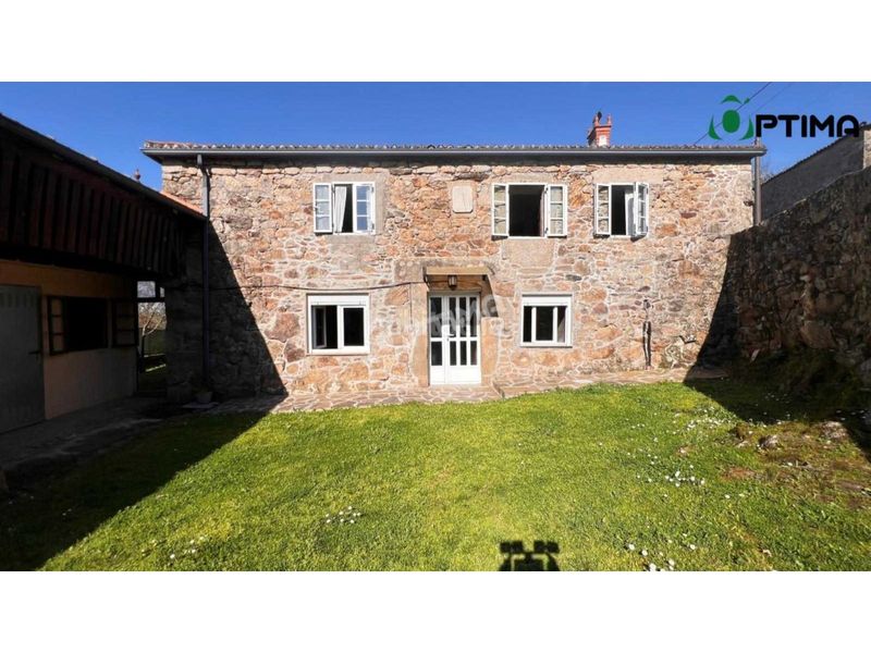 Foto e929af59-2893-4488-aee4-a03da8b488a4. Casa amb aparcament a Silleda