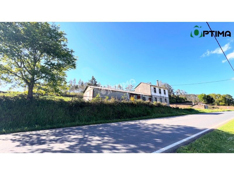 Foto f27f4af6-b874-4e5b-aa27-c2d5cac72969. Casa amb aparcament a Trazo