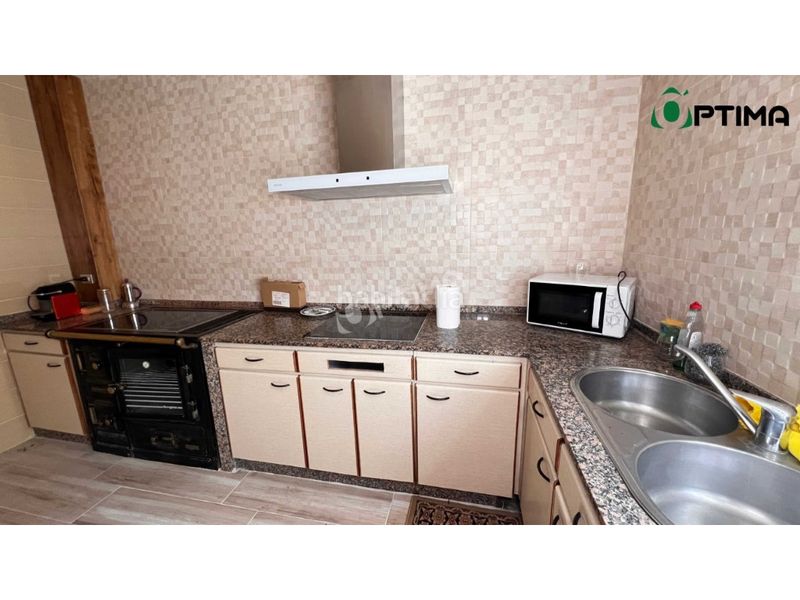 Foto 0bc1fb76-e86c-4202-94d8-08ab1edbf89b. Casa amb aparcament a Estrada (A)