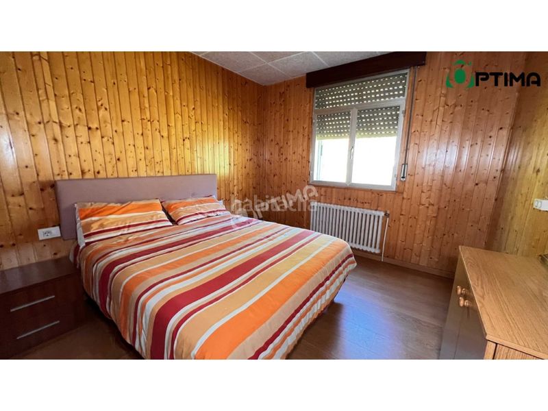 Foto 456a2480-94d2-4954-8c95-fee0254c0844. Casa amb aparcament a Estrada (A)