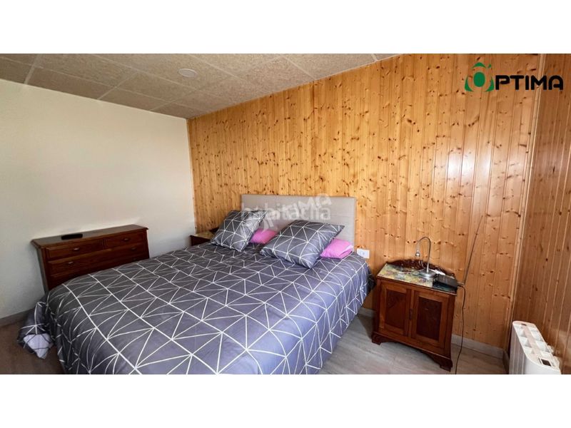 Foto 6a23a364-483e-4181-81fe-e14578338926. Casa amb aparcament a Estrada (A)