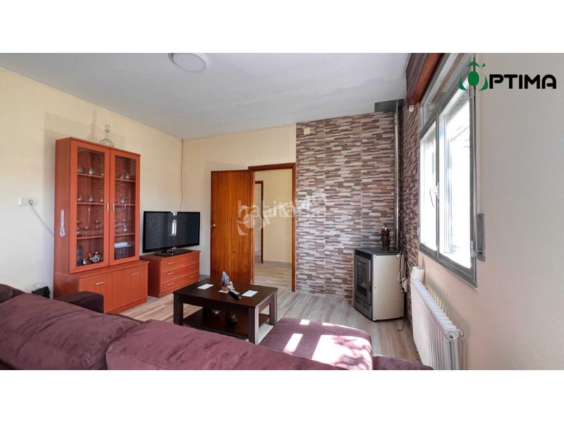Foto 93907e02-3d92-4278-b02a-23a7af83007e. Casa amb aparcament a Estrada (A)