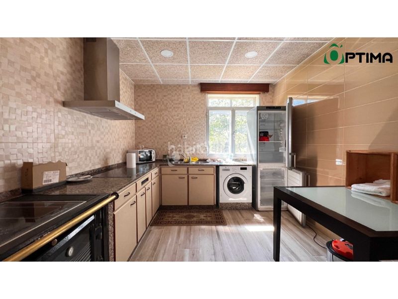 Foto 93ea0184-2520-4d96-8a08-4c5a415777ec. Casa amb aparcament a Estrada (A)