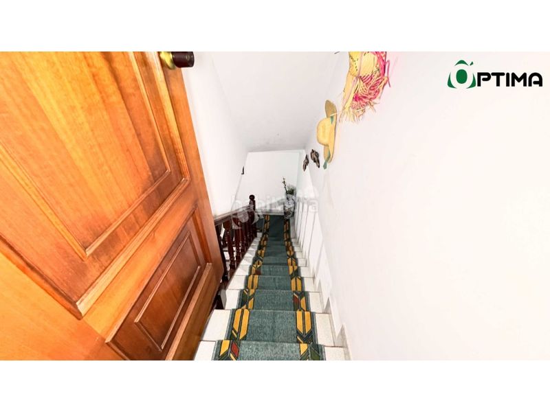 Foto b4ae84f8-46c9-4731-b7d3-dd090388f046. Casa amb aparcament a Vedra