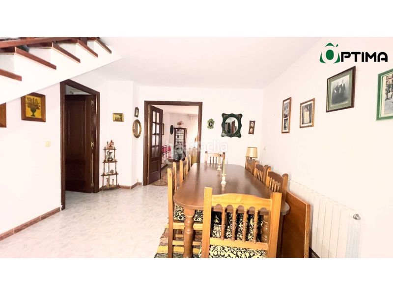 Foto b95e26ff-e104-492a-b4ea-955aec2aebe7. Casa amb aparcament a Vedra