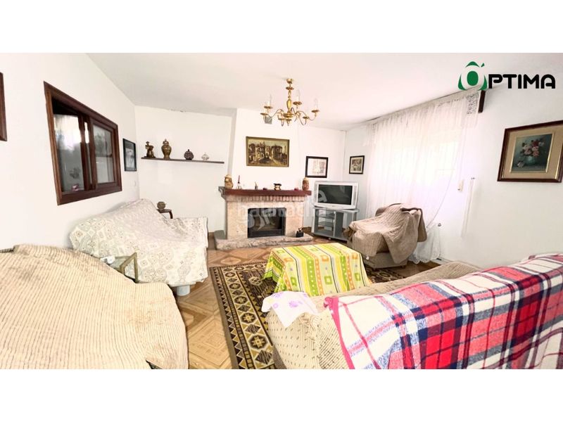 Foto b9d66cb8-0ca0-46b8-bf49-d599f20a2848. Casa amb aparcament a Vedra