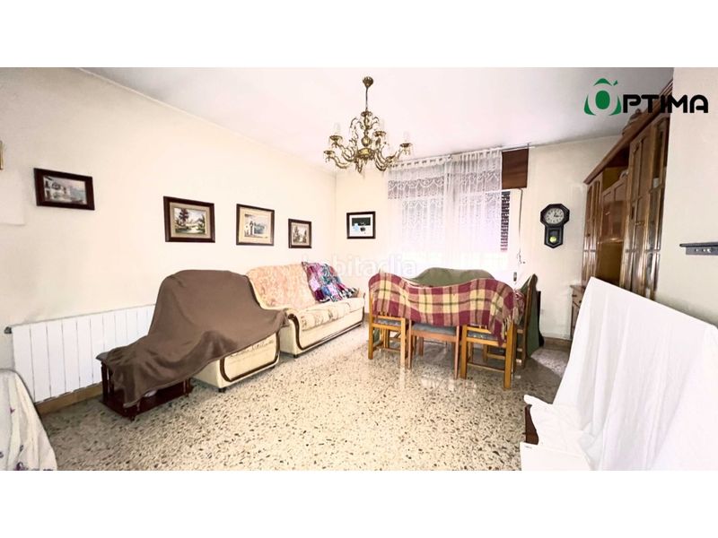 Foto ba19a26b-e573-4541-bccf-22cf48ae3dd3. Casa amb aparcament a Vedra