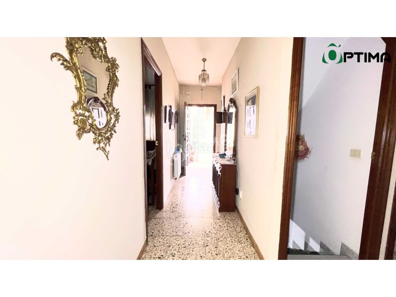 Foto bf3d52ab-170f-4925-abbf-0673b748f6e2. Casa amb aparcament a Vedra
