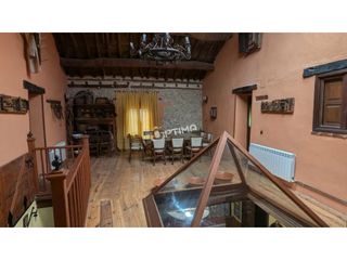 Country house in Villalonso. Casa de turismo rural con 2 casas y 11 habitaciones