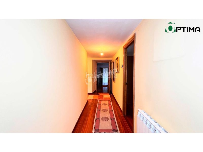 Foto 623d1790-49ab-4c64-be7a-6fa65b07a5a5. Casa amb aparcament a Lalín