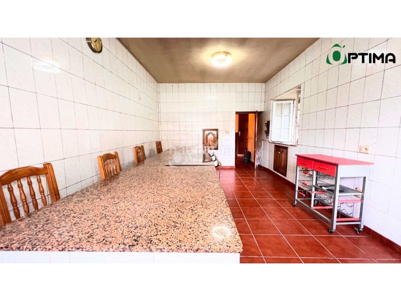 Foto a4b92105-686a-42da-aa6b-36babd7c42cb. Casa amb aparcament a Lalín