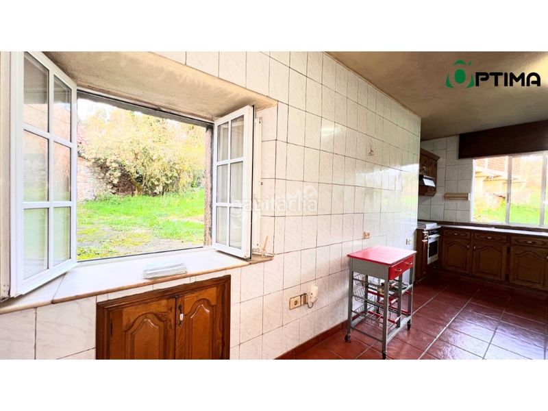 Foto bed43f1b-9655-490c-8c7a-fd3667cc0919. Casa amb aparcament a Lalín
