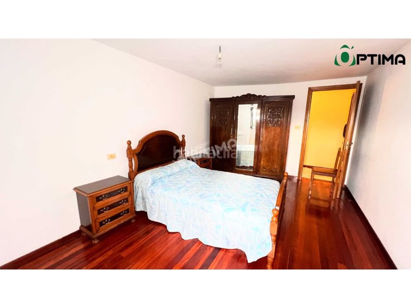 Foto ead1b3a7-03e0-47dc-a33a-805907985bec. Casa amb aparcament a Lalín