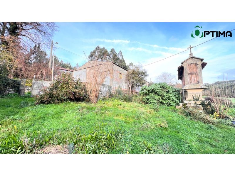 Foto fd68b337-3d6e-422e-85e5-c0e621232d09. Casa amb aparcament a Lalín