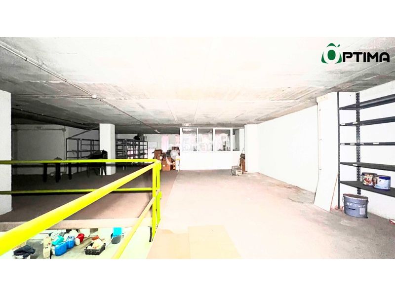 Foto a442d819-2055-40d5-a2b8-7d4a1792a970. Alquiler local comercial local nave de 3 plantas para alquiler en casco urbano de el ayuntamiento de la estrada en Estrada (A)