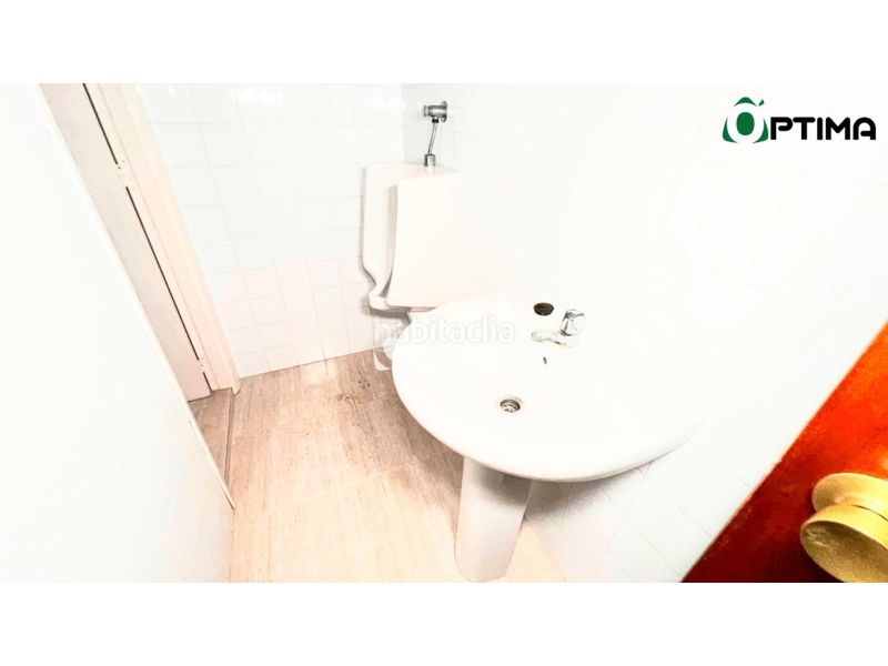 Foto ae3fb3bd-62bc-4ec6-8282-62dd6e6491a8. Alquiler local comercial local nave de 3 plantas para alquiler en casco urbano de el ayuntamiento de la estrada en Estrada (A)