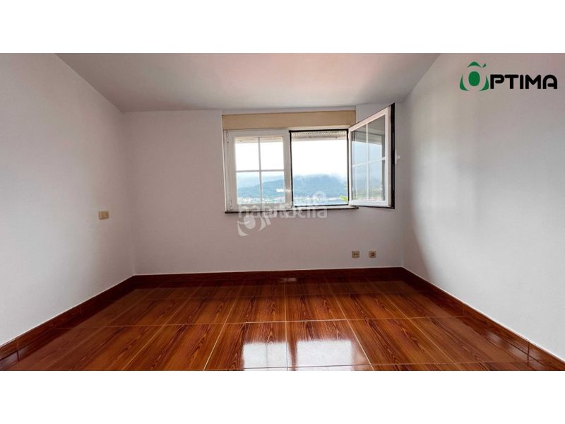 Foto f00325c8-393a-4b48-b5a9-e6f30a4b4939. Àtic a Muros