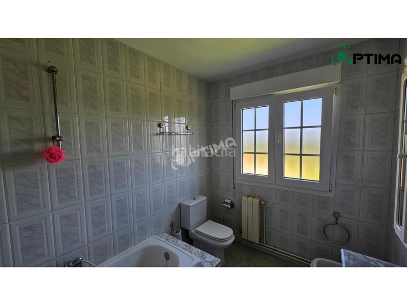Foto a5ce2781-0f58-4a0c-b257-2ff44638668d. Casa amb aparcament a Oza dos Ríos
