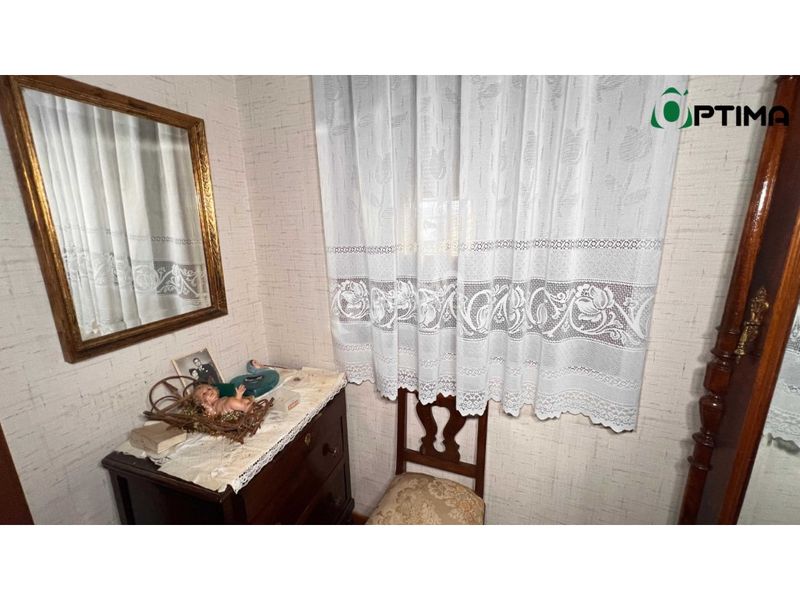 Foto 6633d7bb-50da-4112-8fb7-256d50132234. Casa amb aparcament a Estrada (A)