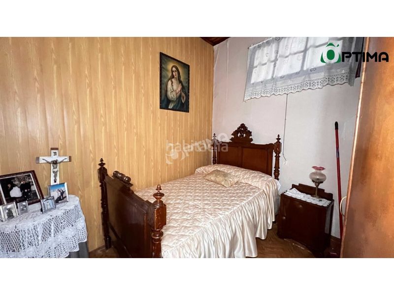 Foto bc7eb2df-6358-4106-b21b-82e0a83d6eb2. Casa amb aparcament a Estrada (A)