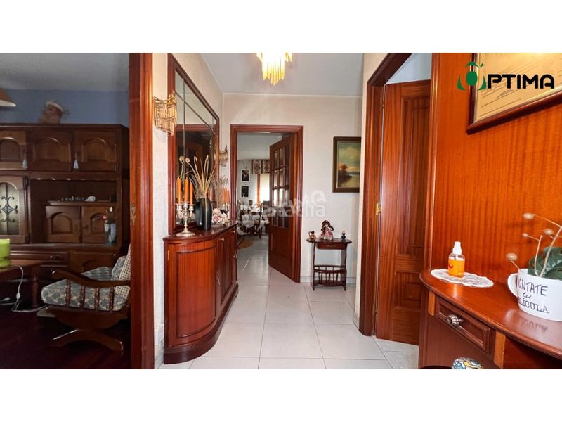 Foto 23b195b3-8d0c-4b04-bf66-1b1be2367175. Etagenwohnung in Estrada (A)