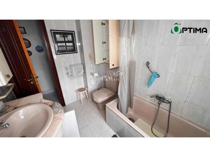 Foto 35bebb38-3214-4cb6-b41c-3a9221693800. Etagenwohnung in Estrada (A)