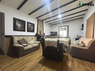 Casa in Bollullos Par del Condado. Finca con vivienda, nave y equipamiento ecuestre en parcela de 4